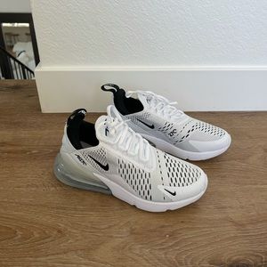 NIKE - AIRMAX 270 - size 7 - never been worn 🤍